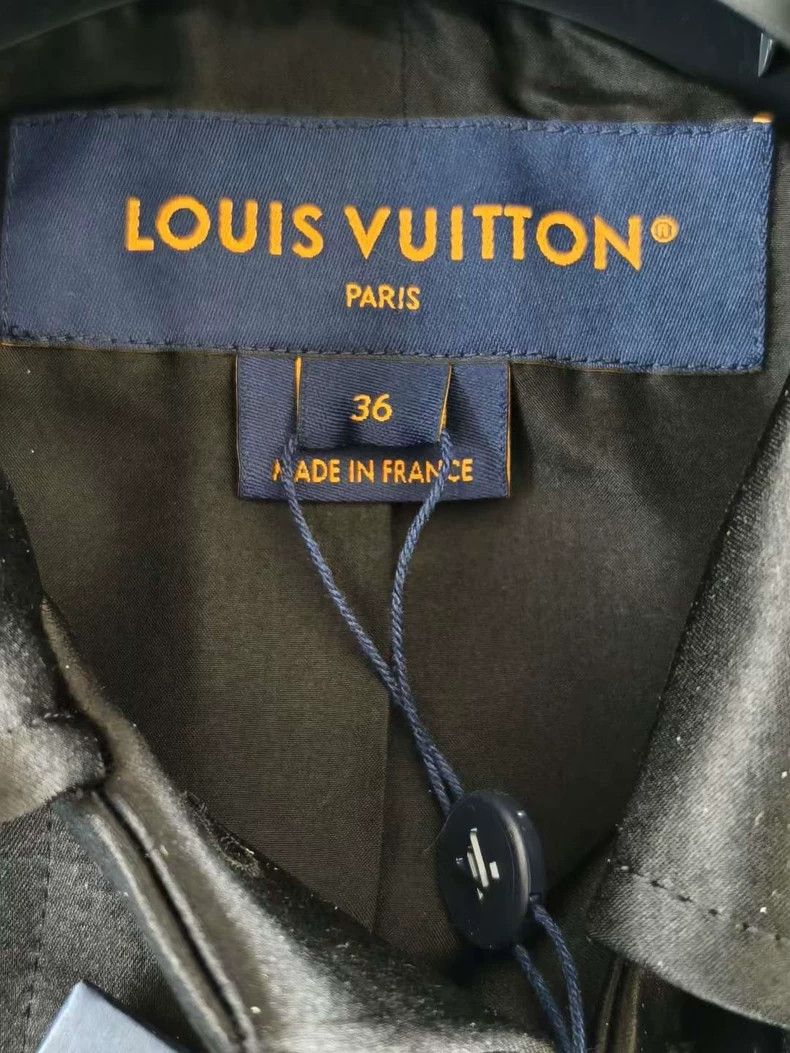 Louis Vuitton Louis Vuitton Black Coat with Belt Detail Size US S / EU 44-46 / 1 - 3 Thumbnail