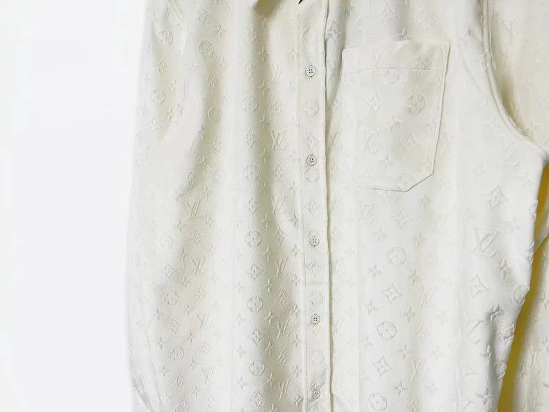 Louis Vuitton Louis Vuitton White Velvet Logo Shirt Size US L / EU 52-54 / 3 - 2 Thumbnail