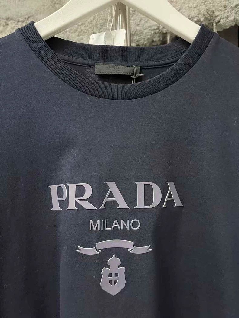 Prada Prada Short Sleeve Logo T-Shirt Size US L / EU 52-54 / 3 - 5 Thumbnail