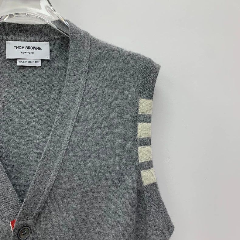 Thom Browne Thom Browne Gray V-Neck Cashmere Vest Size US L / EU 52-54 / 3 - 3 Thumbnail