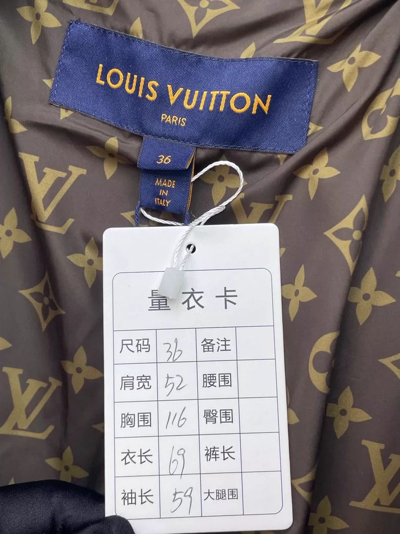 Louis Vuitton Louis Vuitton White Down Jacket with Tags Size US S / EU 44-46 / 1 - 6 Thumbnail