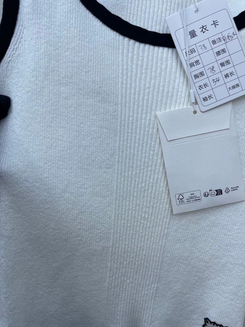 Chanel Chanel Knitted Vest in Black and White Size US M / EU 48-50 / 2 - 4 Thumbnail