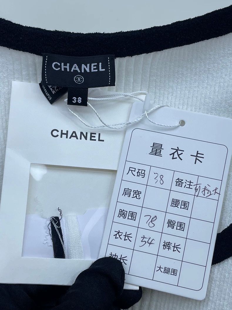 Chanel Chanel Knitted Vest in Black and White Size US M / EU 48-50 / 2 - 6 Thumbnail