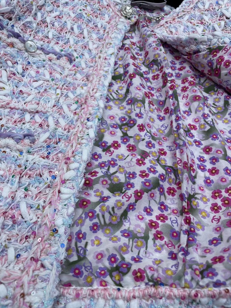 Chanel Chanel Cardigan with Pink Sequins and Large Knits Size US S / EU 44-46 / 1 - 4 Thumbnail