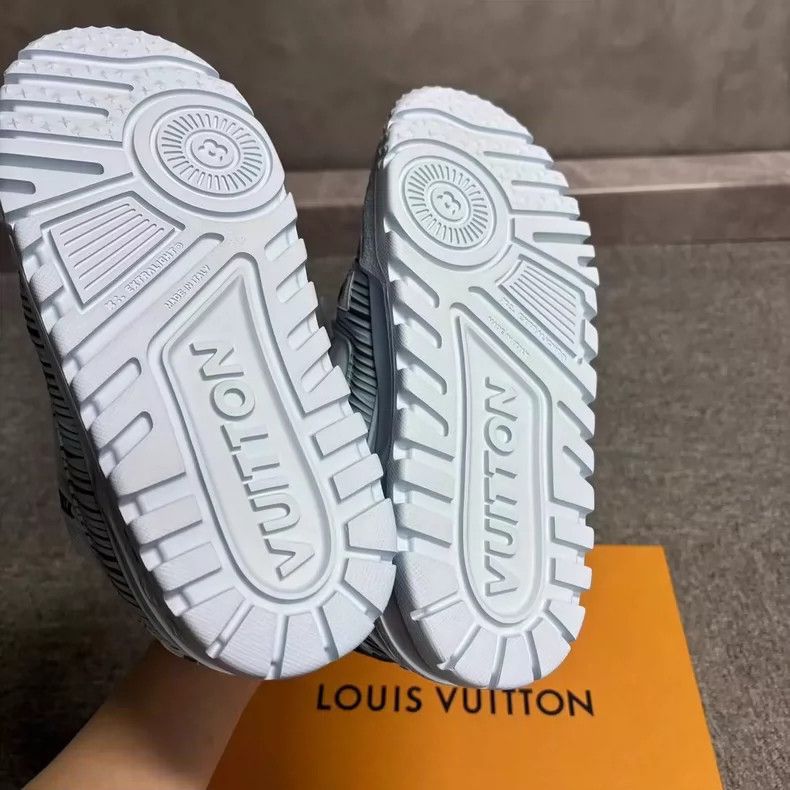 Louis Vuitton Louis Vuitton Blue Low Top Sneakers Size 7 Size US 7 / EU 40 - 4 Thumbnail