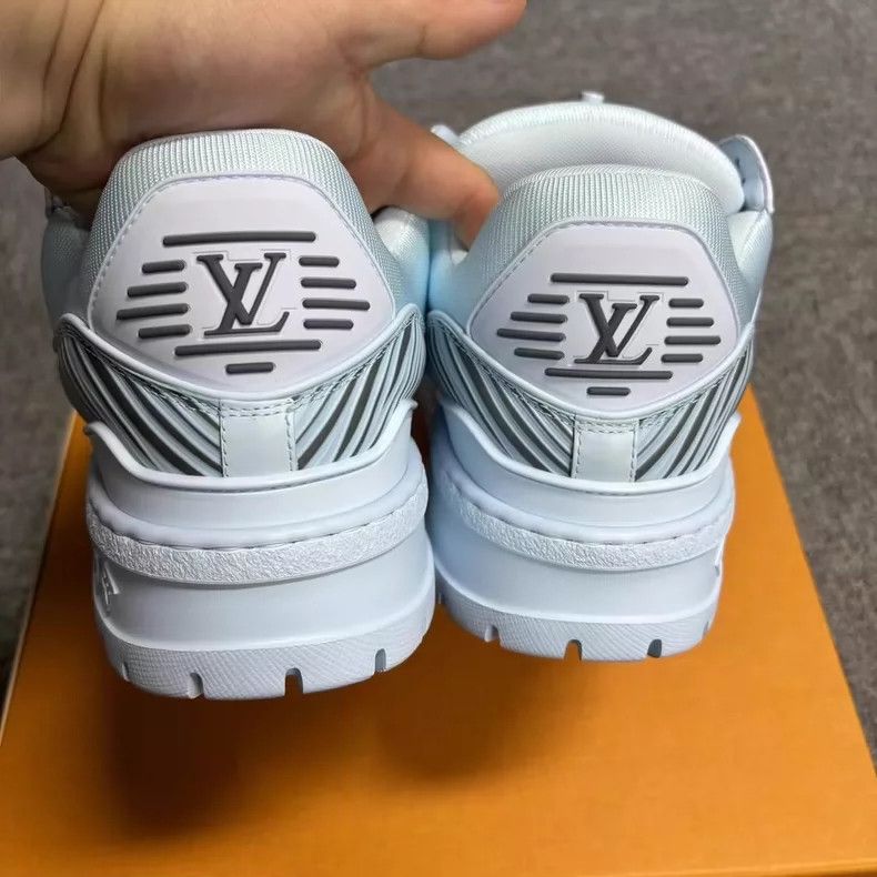 Louis Vuitton Louis Vuitton Blue Low Top Sneakers Size 7 Size US 7 / EU 40 - 3 Thumbnail