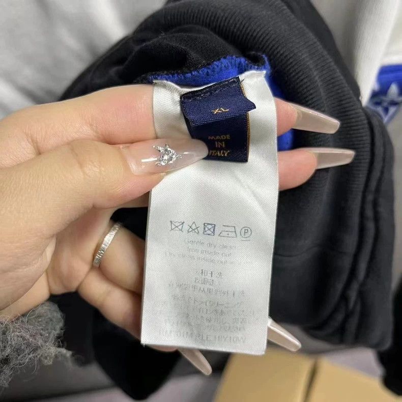 Louis Vuitton Louis Vuitton White Hoodie with Blue Details Size US XL / EU 56 / 4 - 3 Thumbnail