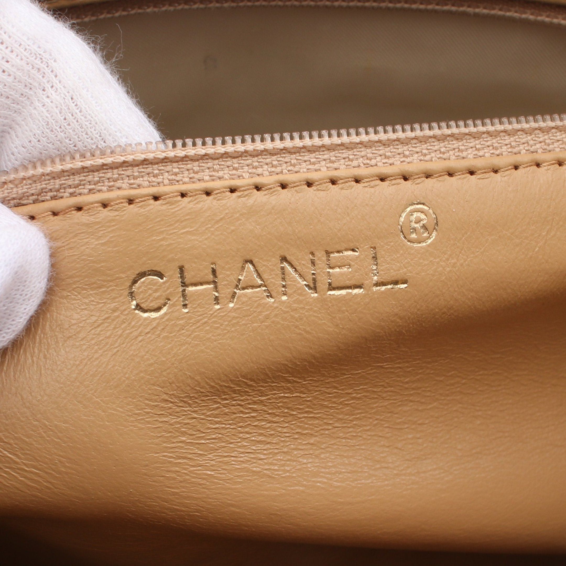Chanel Chanel Matelasse Chain Shoulder Bag Tote Lambskin Beige Gold Hardware Plastic Size ONE SIZE - 4 Thumbnail