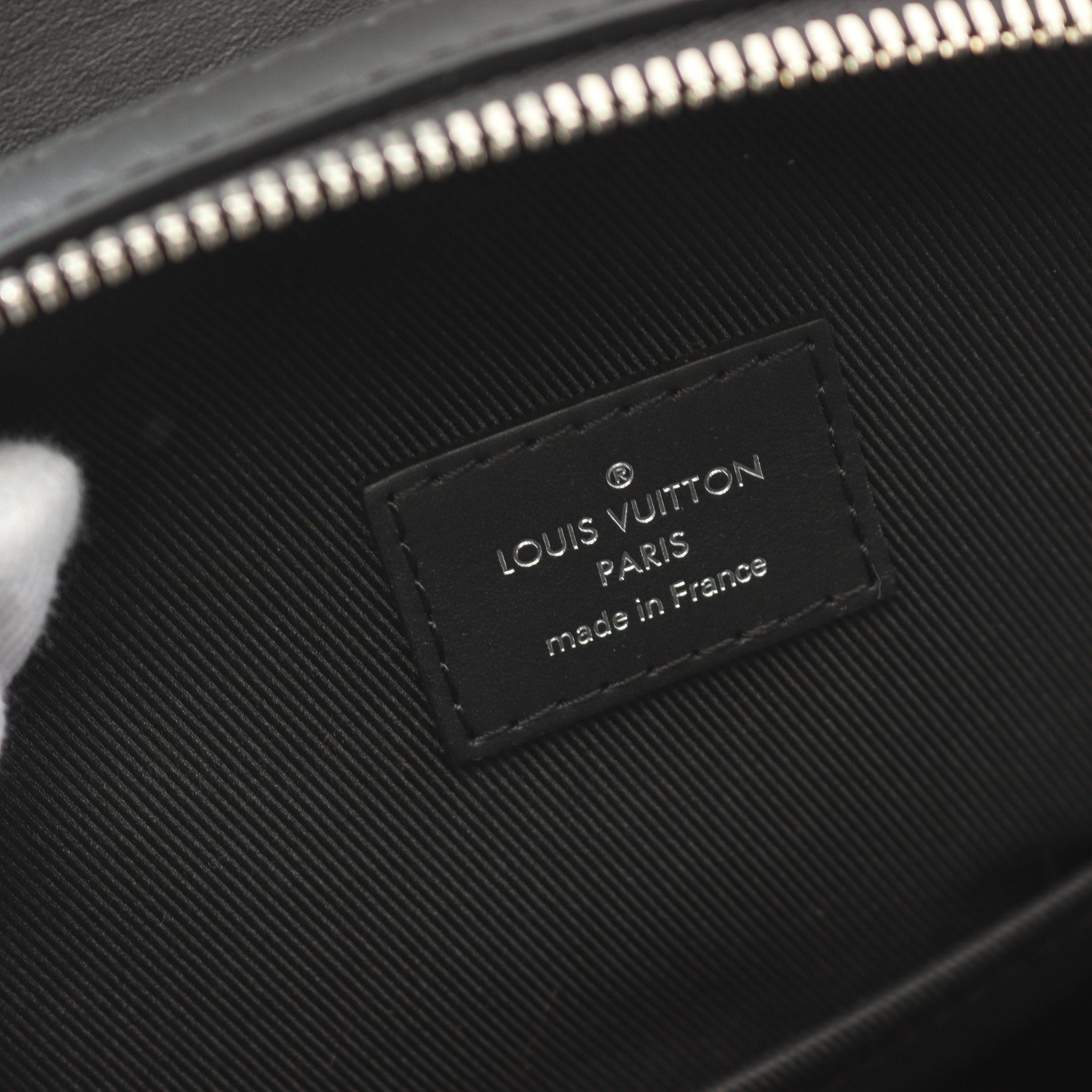 Louis Vuitton Louis Vuitton Avenue Sling Bag Damier Infini Body Leather Black Size ONE SIZE - 4 Thumbnail