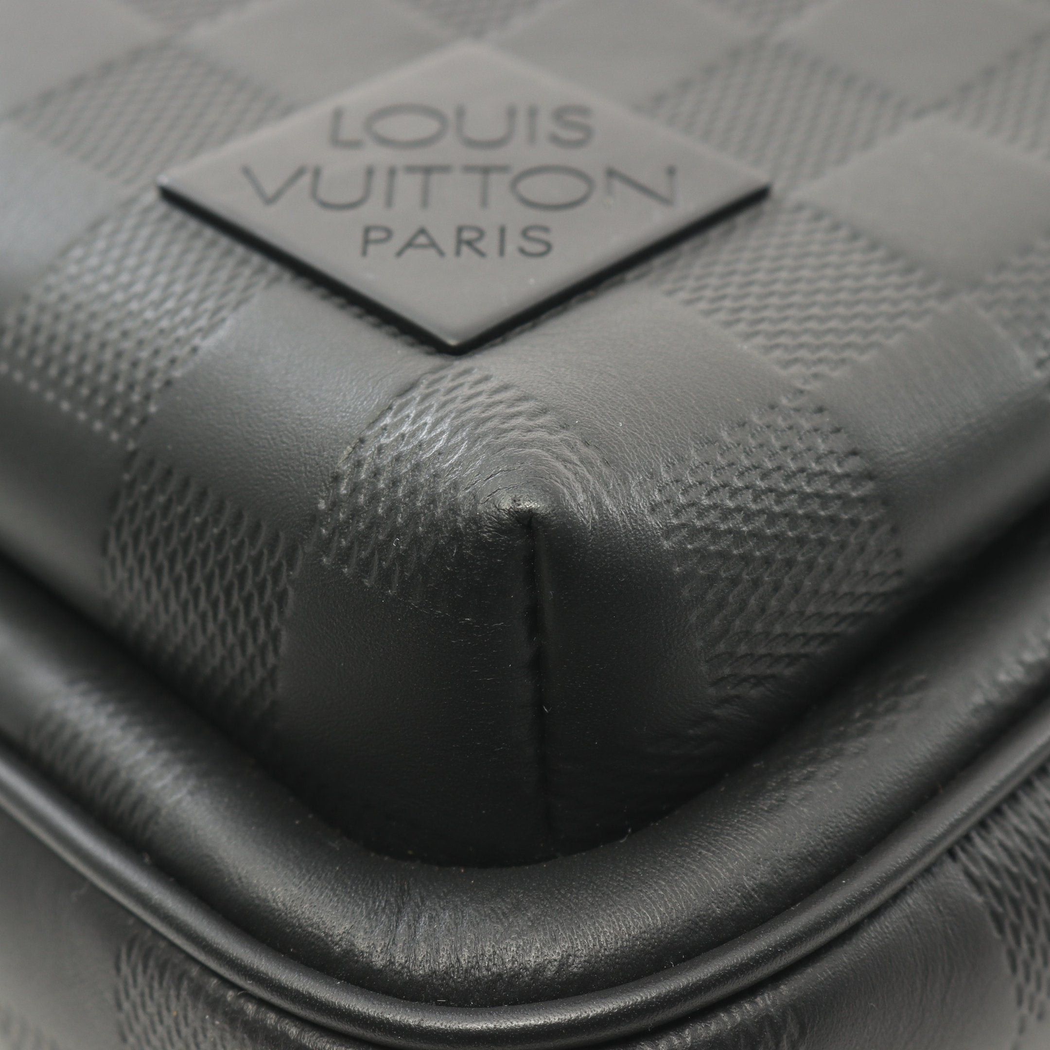 Louis Vuitton Louis Vuitton Avenue Sling Bag Damier Infini Body Leather Black Size ONE SIZE - 6 Thumbnail