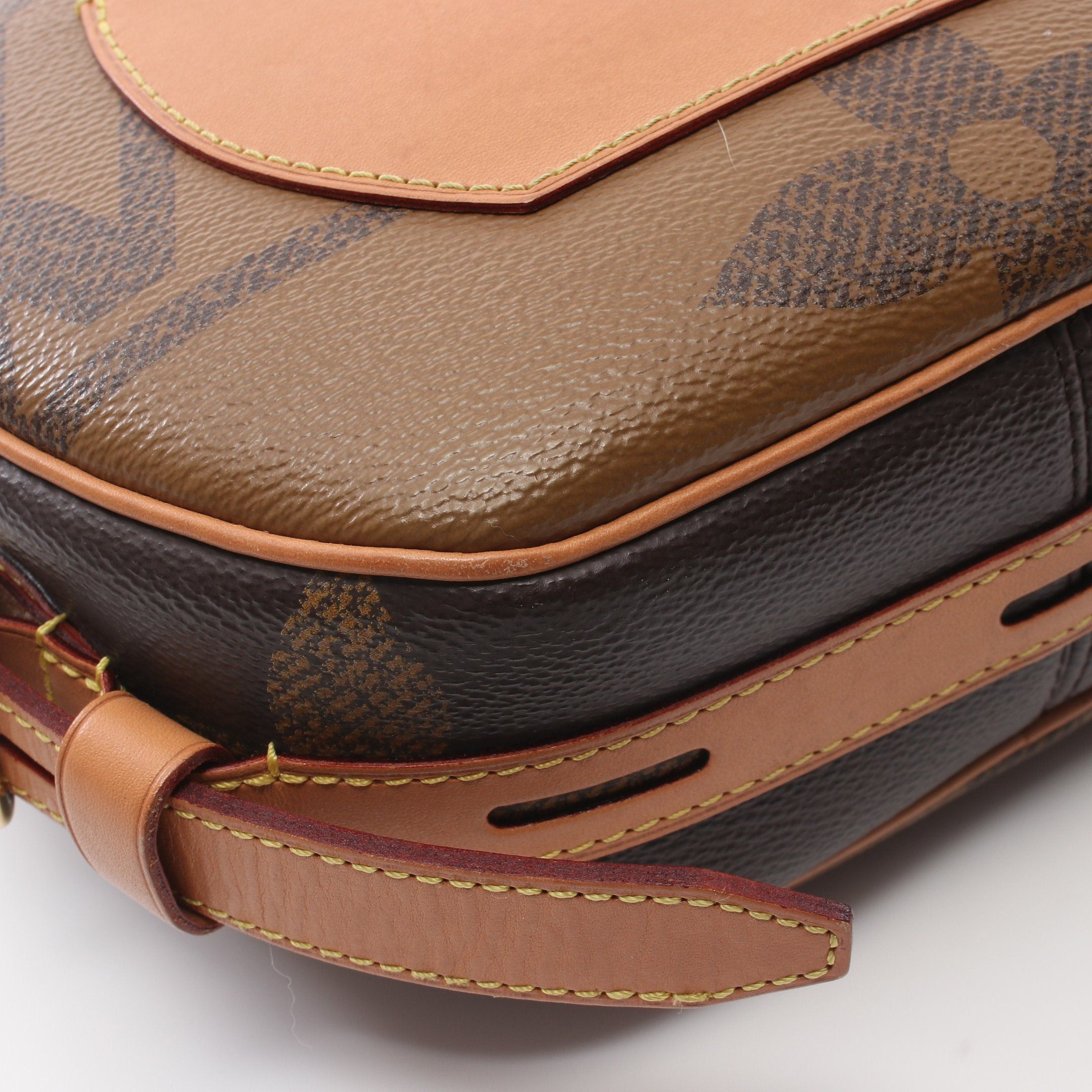 Louis Vuitton Louis Vuitton Boatt Chapeau Souple Monogram Giant Reverse Shoulder Bag Leather Brown Size ONE SIZE - 10 Thumbnail