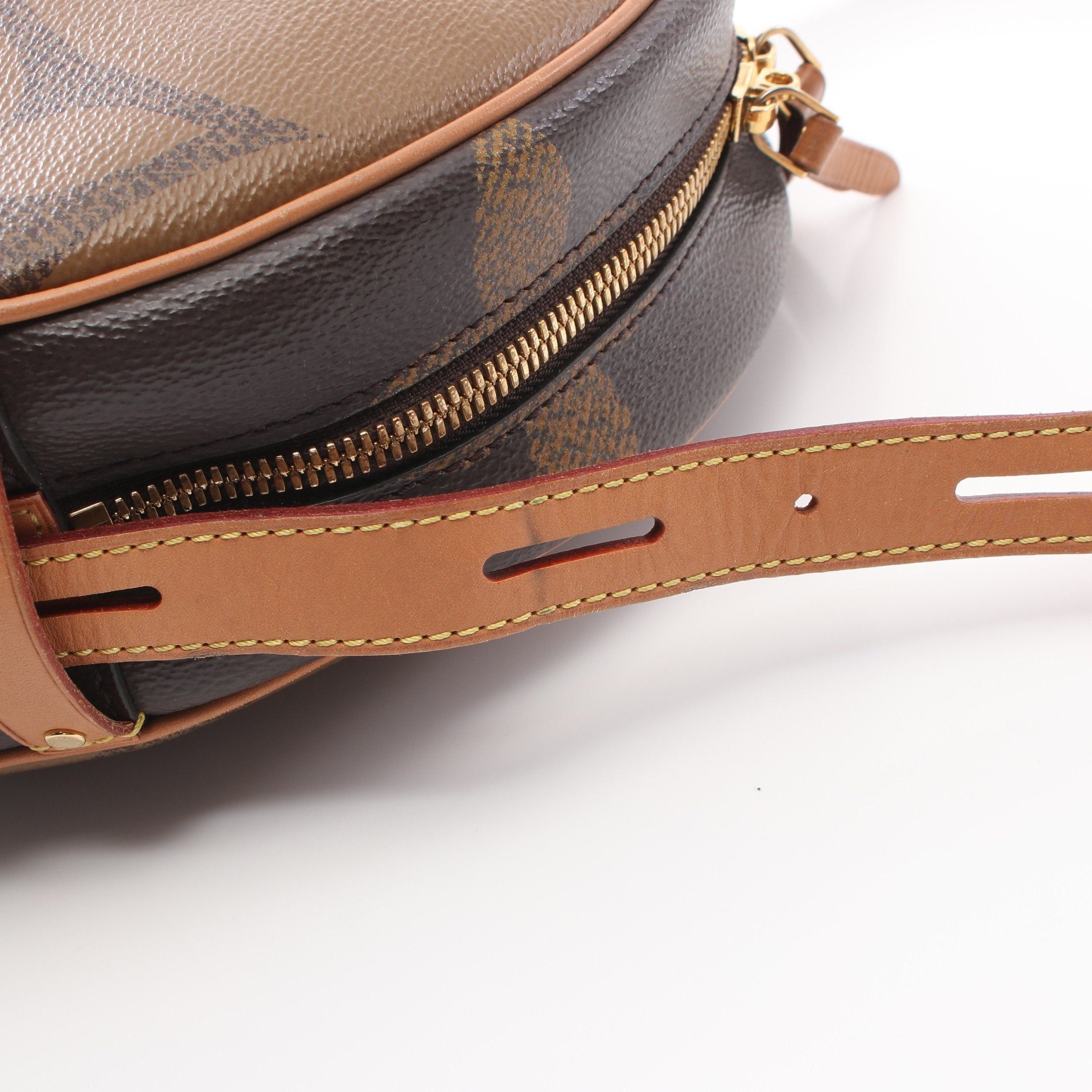 Louis Vuitton Louis Vuitton Boatt Chapeau Souple Monogram Giant Reverse Shoulder Bag Leather Brown Size ONE SIZE - 7 Thumbnail