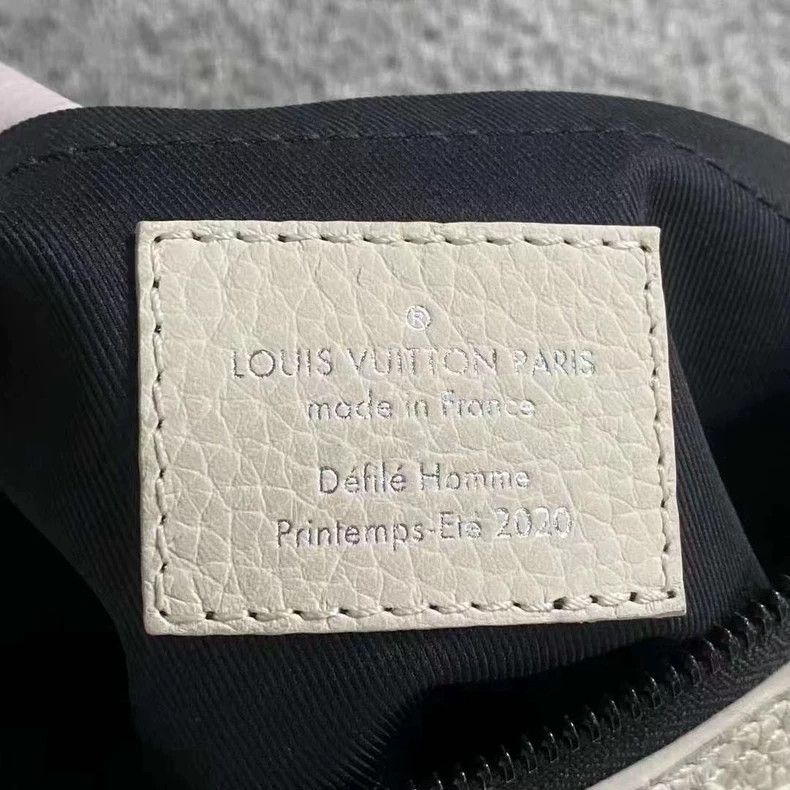 Louis Vuitton Louis Vuitton White Embossed Logo Messenger Bag Size ONE SIZE - 7 Thumbnail