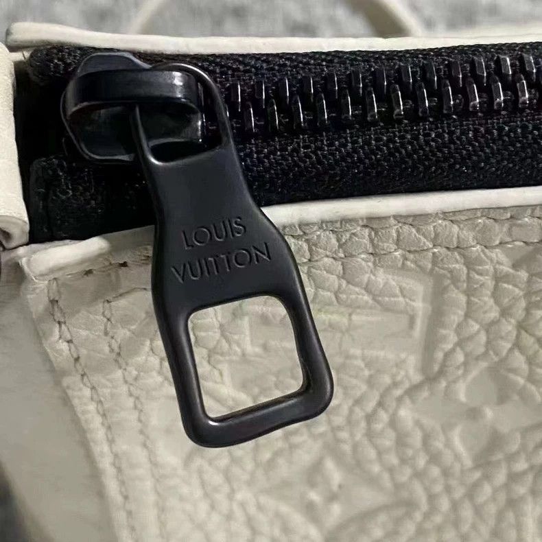 Louis Vuitton Louis Vuitton White Embossed Logo Messenger Bag Size ONE SIZE - 6 Thumbnail