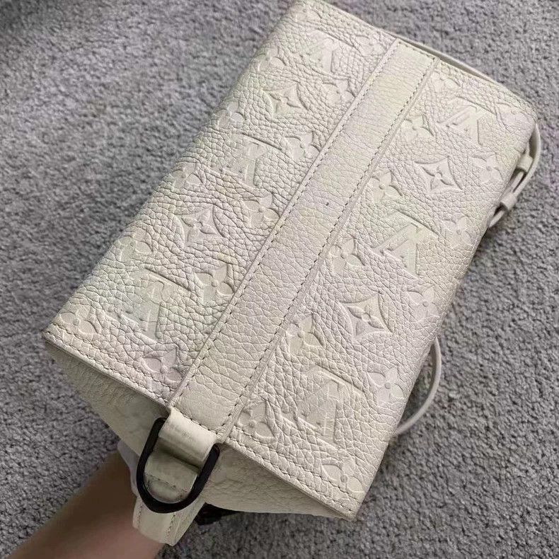 Louis Vuitton Louis Vuitton White Embossed Logo Messenger Bag Size ONE SIZE - 5 Thumbnail