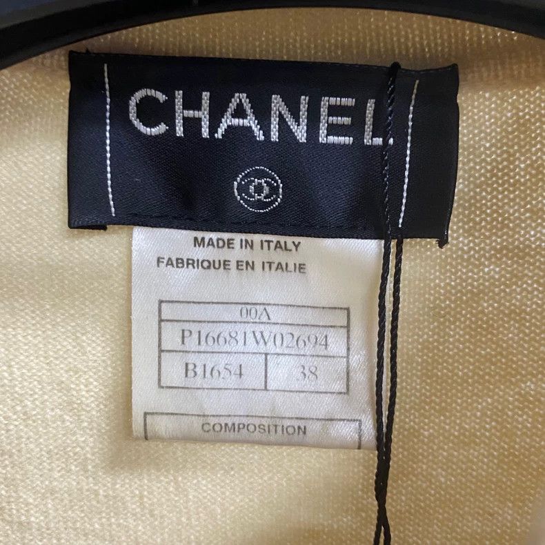 Chanel Chanel Beige Knit Sleeveless Button Cardigan Size US M / EU 48-50 / 2 - 3 Thumbnail