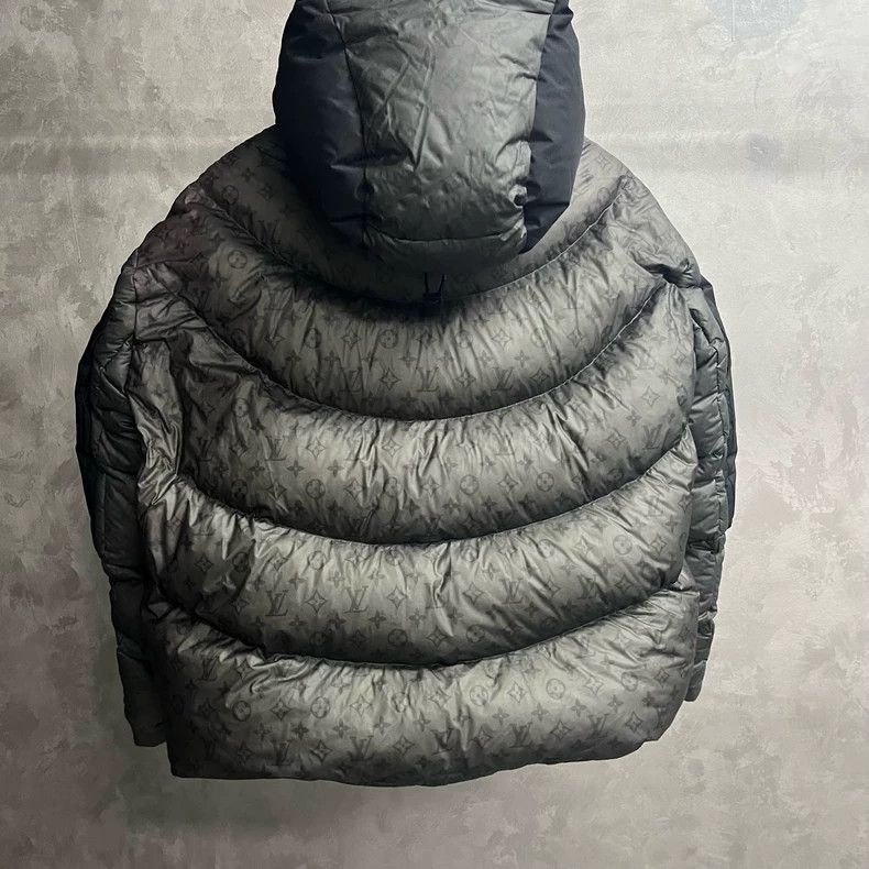 Louis Vuitton Louis Vuitton Gray Hooded Puffer Jacket Size US L / EU 52-54 / 3 - 6 Thumbnail
