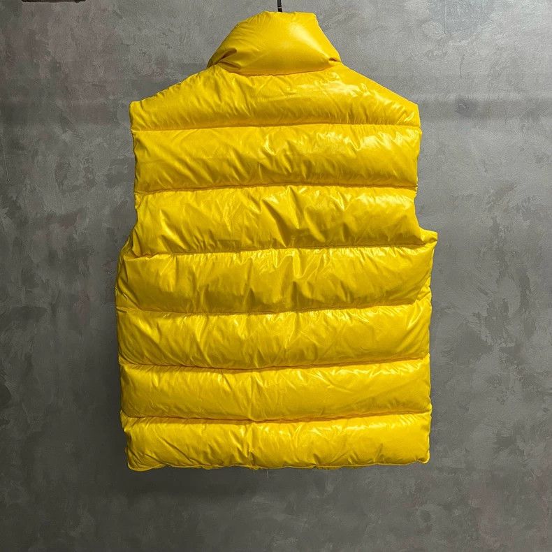 Moncler Moncler Yellow Logo Padded Vest for Sale Size XL / US 12-14 / IT 48-50 - 6 Thumbnail