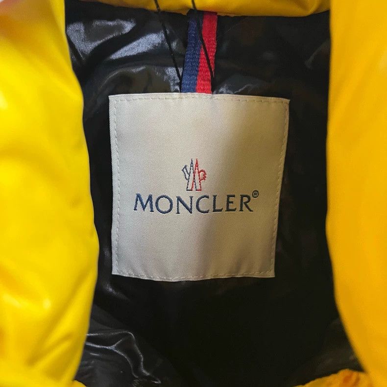 Moncler Moncler Yellow Logo Padded Vest for Sale Size XL / US 12-14 / IT 48-50 - 2 Thumbnail