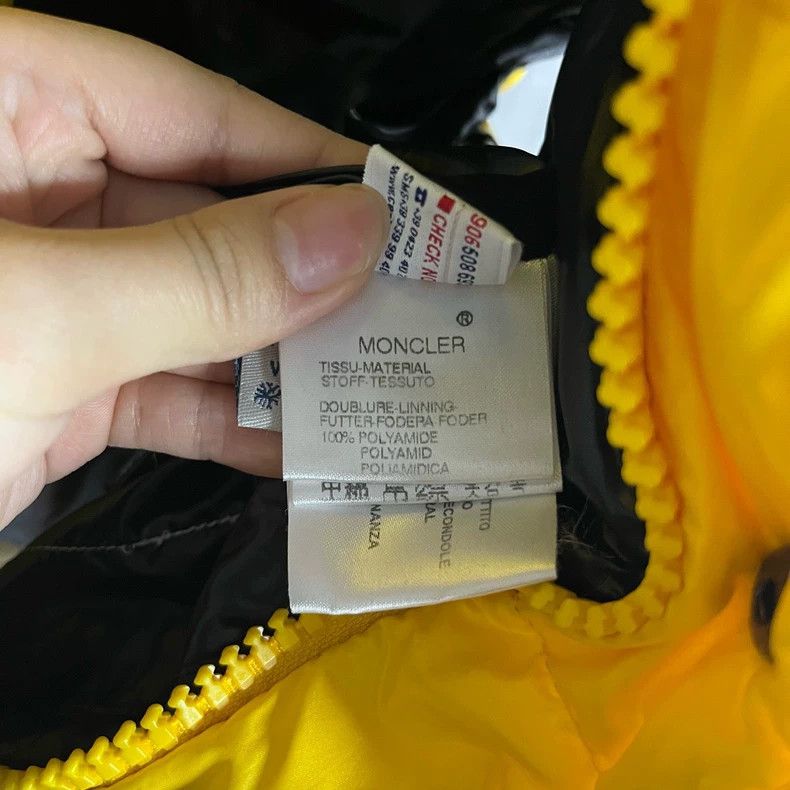 Moncler Moncler Yellow Logo Padded Vest for Sale Size XL / US 12-14 / IT 48-50 - 5 Thumbnail