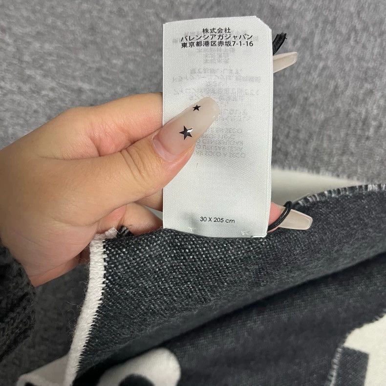 Balenciaga Balenciaga Black and White Wool Scarf Size ONE SIZE - 3 Thumbnail