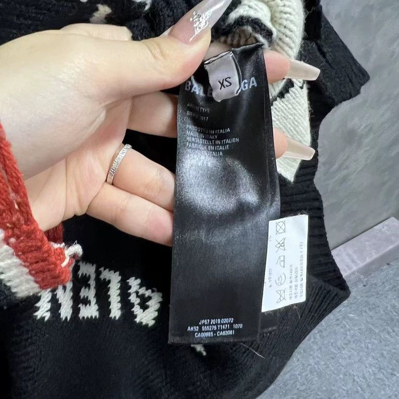 Balenciaga Balenciaga Black Logo V-Neck Long Sleeve Cardigan Size US XS / EU 42 / 0 - 3 Thumbnail