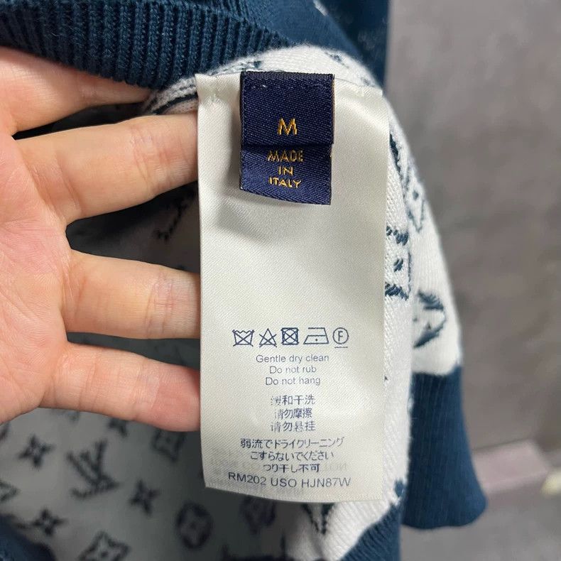 Louis Vuitton Louis Vuitton Blue Sweater with Gradient Design Size US M / EU 48-50 / 2 - 4 Thumbnail
