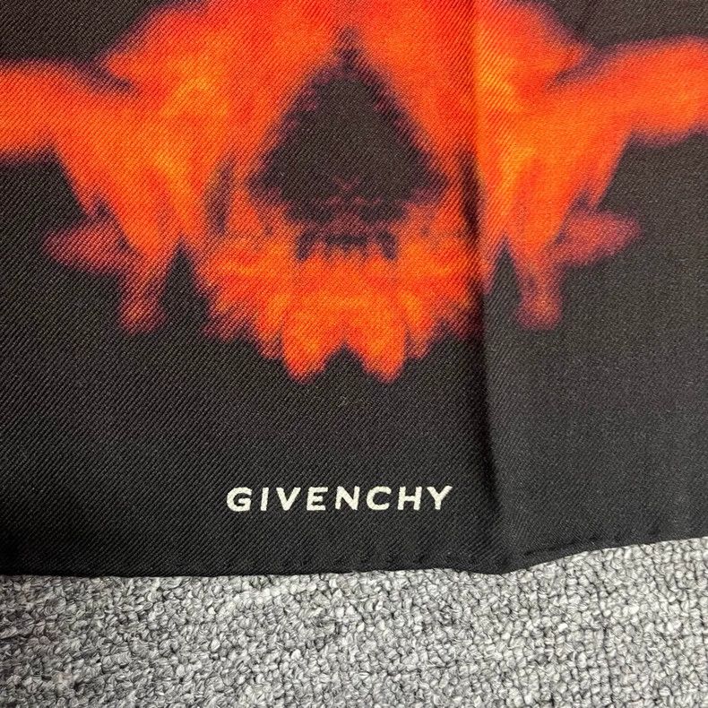 Givenchy Givenchy Flame Print Logo Scarf Size ONE SIZE - 3 Thumbnail