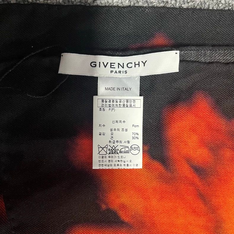 Givenchy Givenchy Flame Print Logo Scarf Size ONE SIZE - 4 Thumbnail