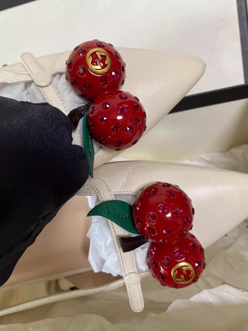 Gucci Gucci Cherry Low Heels in White Size US 6 / EU 39 - 4 Thumbnail