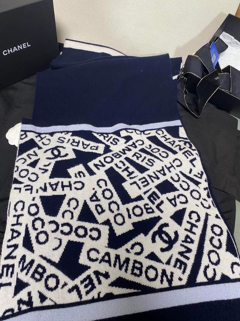 Chanel Chanel Double-Sided Cashmere Scarf in Navy Size ONE SIZE - 6 Thumbnail