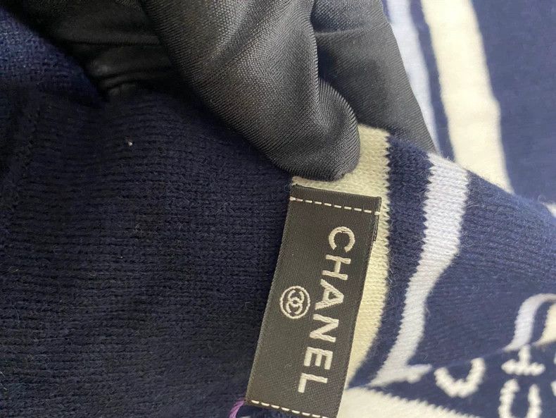 Chanel Chanel Double-Sided Cashmere Scarf in Navy Size ONE SIZE - 3 Thumbnail