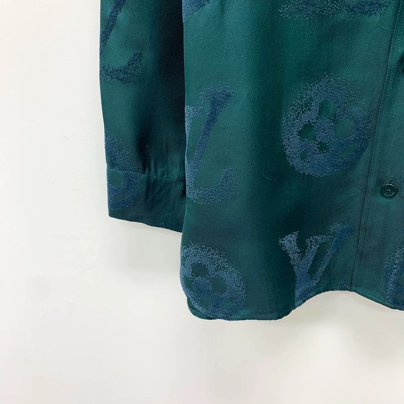 Louis Vuitton Louis Vuitton Green Silk Shirt with Logo Size US M / EU 48-50 / 2 - 4 Thumbnail