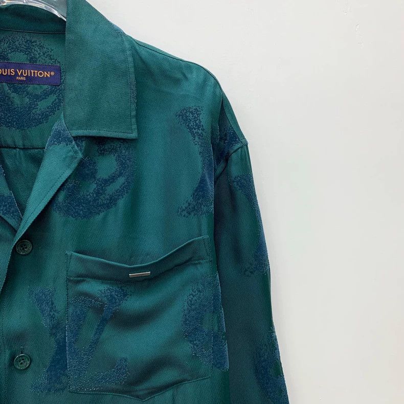 Louis Vuitton Louis Vuitton Green Silk Shirt with Logo Size US M / EU 48-50 / 2 - 3 Thumbnail