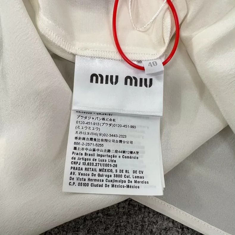 Prada Miu Miu Silk Shirt with Bow Tie Design Size US M / EU 48-50 / 2 - 7 Thumbnail