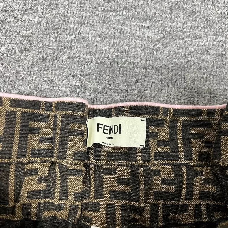 Fendi Fendi Monogram Print Casual Shorts for Sale Size US 36 / EU 52 - 4 Thumbnail