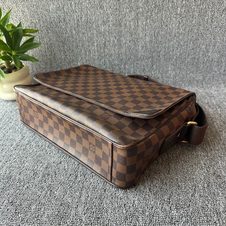 Louis Vuitton Louis Vuitton Shelton Checkered Canvas Shoulder Bag Size ONE SIZE - 4 Thumbnail