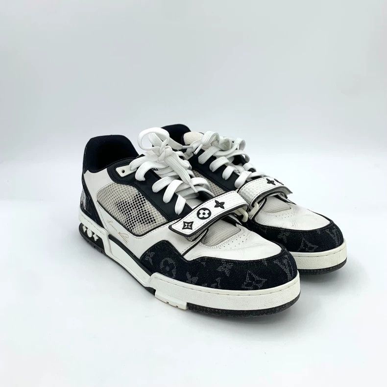 Louis Vuitton Louis Vuitton Black Logo Embroidered Sneakers Size US 10 / EU 43 - 2 Thumbnail