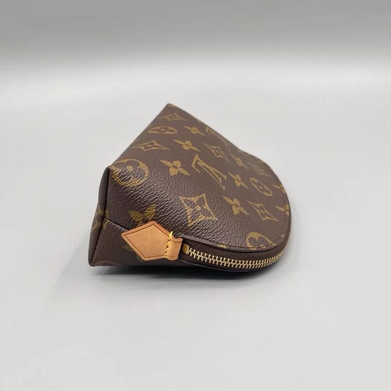 Louis Vuitton Louis Vuitton Cosmetic Handbag Monogram Design Size ONE SIZE - 5 Thumbnail
