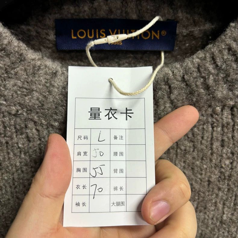 Louis Vuitton Louis Vuitton Brown Logo Print Sweater Size US L / EU 52-54 / 3 - 2 Thumbnail