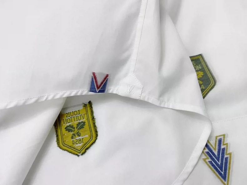 Louis Vuitton Louis Vuitton Embroidered Badge Long Sleeve Shirt Size US L / EU 52-54 / 3 - 3 Thumbnail