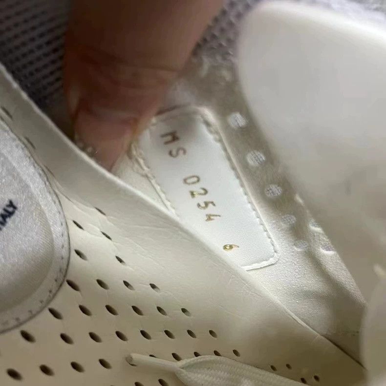 Louis Vuitton Louis Vuitton Blue and White Low Top Trainers Size US 6 / EU 39 - 4 Thumbnail