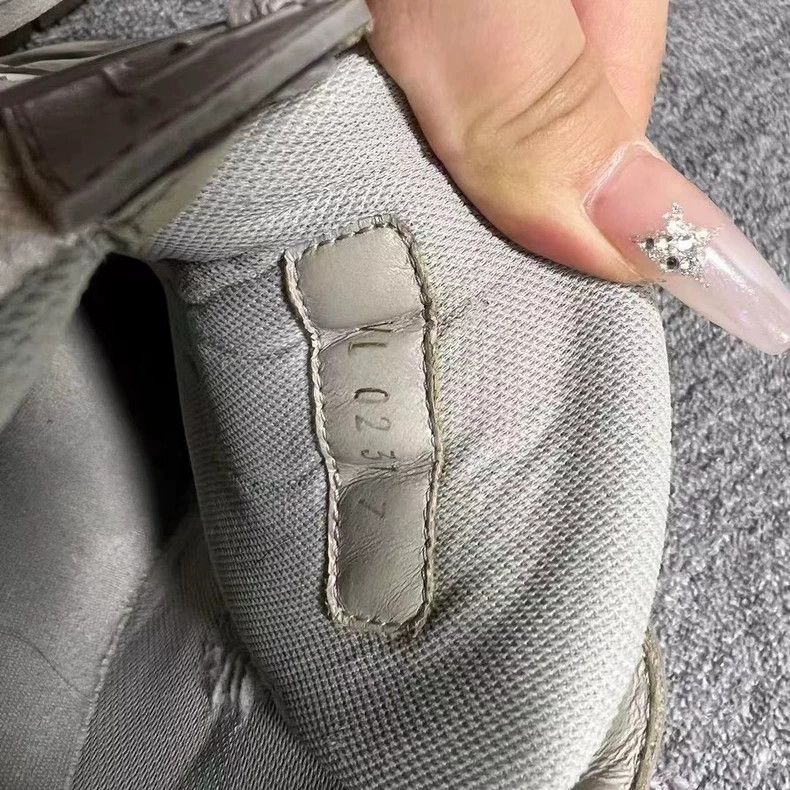 Louis Vuitton Louis Vuitton Gray White Classic Trainer Sneakers Size US 7 / EU 40 - 6 Thumbnail