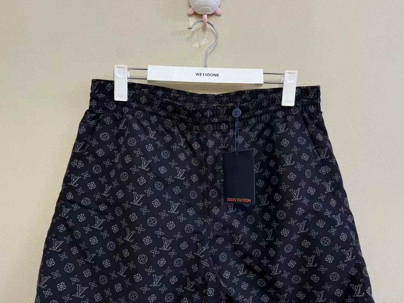 Louis Vuitton Louis Vuitton Black Logo Print Shorts Size US 40 / EU 56 - 2 Thumbnail