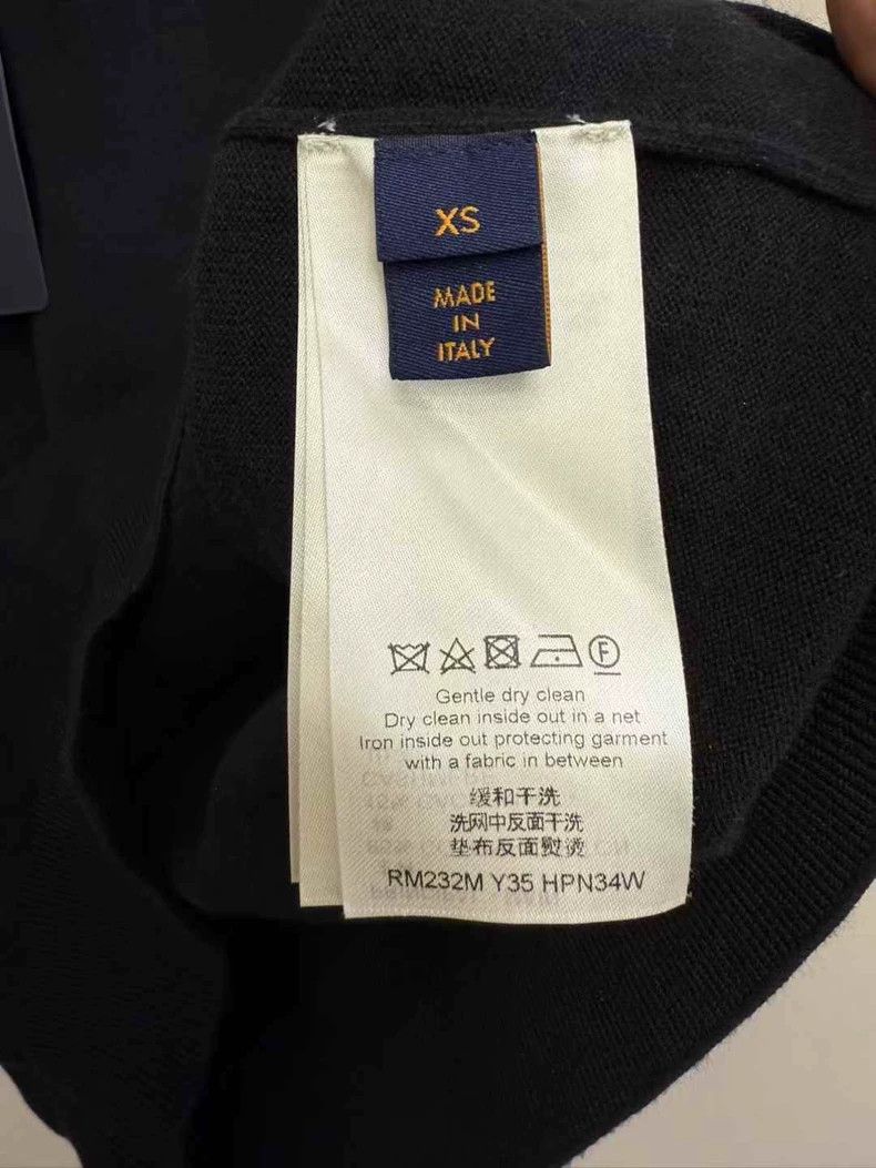 Louis Vuitton Louis Vuitton Black Embossed Logo Short Sleeve Polo Size US XS / EU 42 / 0 - 3 Thumbnail