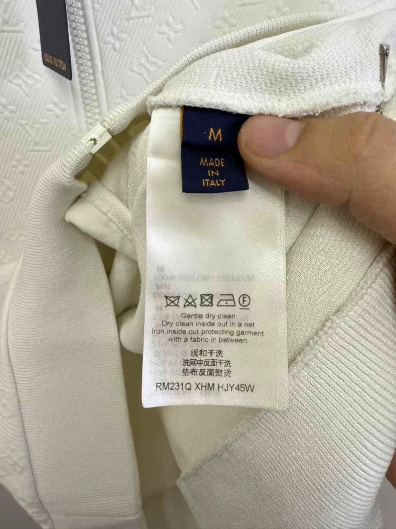 Louis Vuitton Louis Vuitton White Logo Embossed Jacket Size US M / EU 48-50 / 2 - 3 Thumbnail