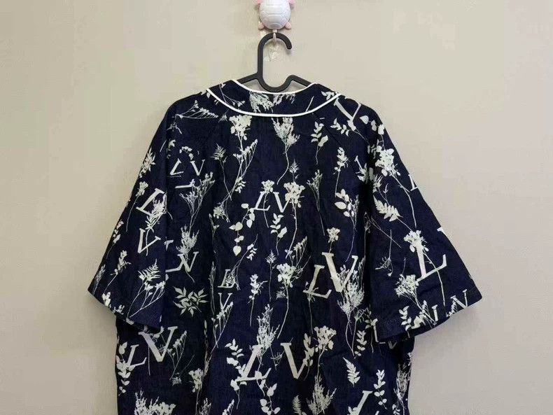 Louis Vuitton Louis Vuitton Blue Logo Short Sleeve Shirt Size US XL / EU 56 / 4 - 5 Thumbnail