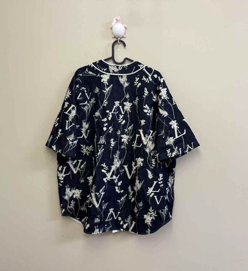 Louis Vuitton Louis Vuitton Blue Logo Short Sleeve Shirt Size US XL / EU 56 / 4 - 4 Thumbnail