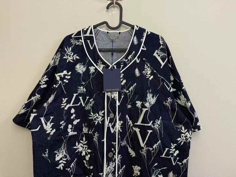 Louis Vuitton Louis Vuitton Blue Logo Short Sleeve Shirt Size US XL / EU 56 / 4 - 2 Thumbnail