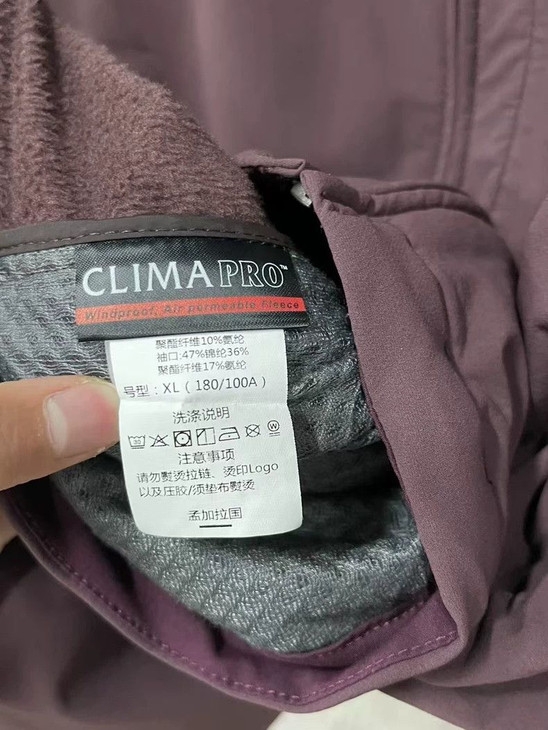 Moncler Mont Bell Zippered Jacket in Excellent Condition Size US XL / EU 56 / 4 - 8 Thumbnail